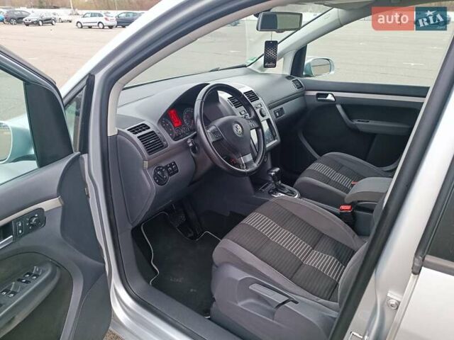 Серый Фольксваген Туран, объемом двигателя 1.4 л и пробегом 195 тыс. км за 7800 $, фото 10 на Automoto.ua