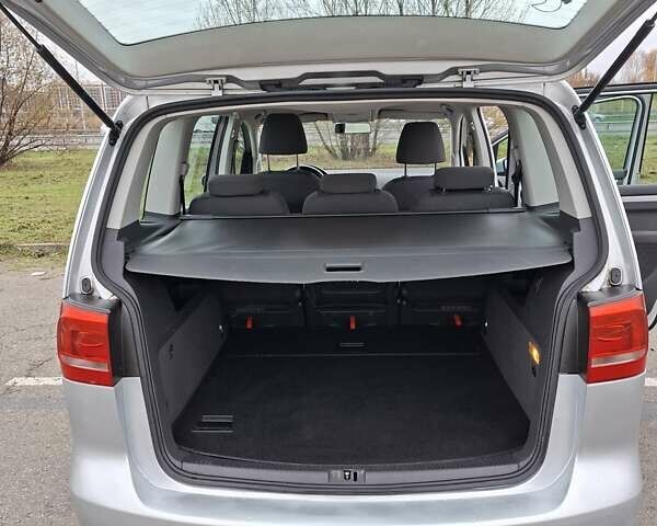 Серый Фольксваген Туран, объемом двигателя 1.39 л и пробегом 274 тыс. км за 7950 $, фото 6 на Automoto.ua