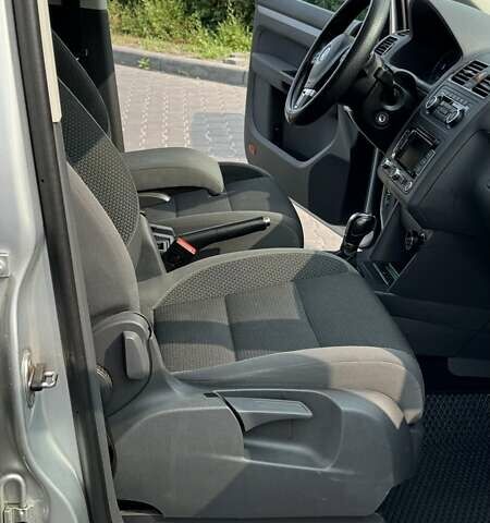 Серый Фольксваген Туран, объемом двигателя 1.6 л и пробегом 237 тыс. км за 10000 $, фото 10 на Automoto.ua