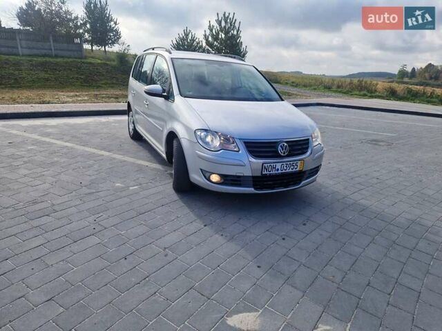 Серый Фольксваген Туран, объемом двигателя 1.4 л и пробегом 196 тыс. км за 6400 $, фото 2 на Automoto.ua