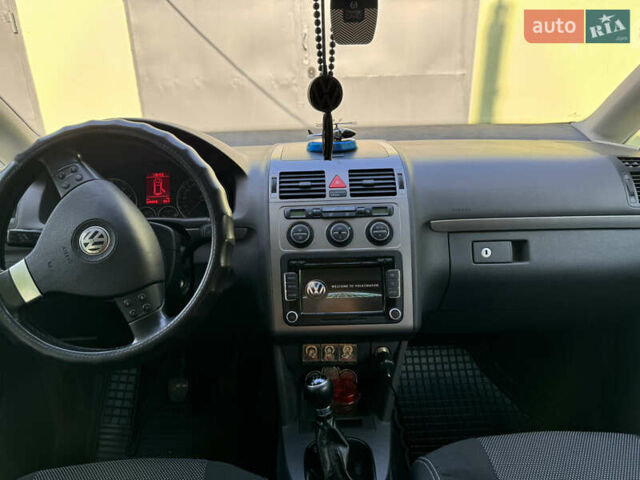 Сірий Фольксваген Туран, об'ємом двигуна 1.4 л та пробігом 238 тис. км за 7200 $, фото 13 на Automoto.ua