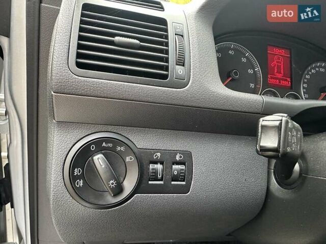 Сірий Фольксваген Туран, об'ємом двигуна 1.39 л та пробігом 216 тис. км за 8500 $, фото 32 на Automoto.ua