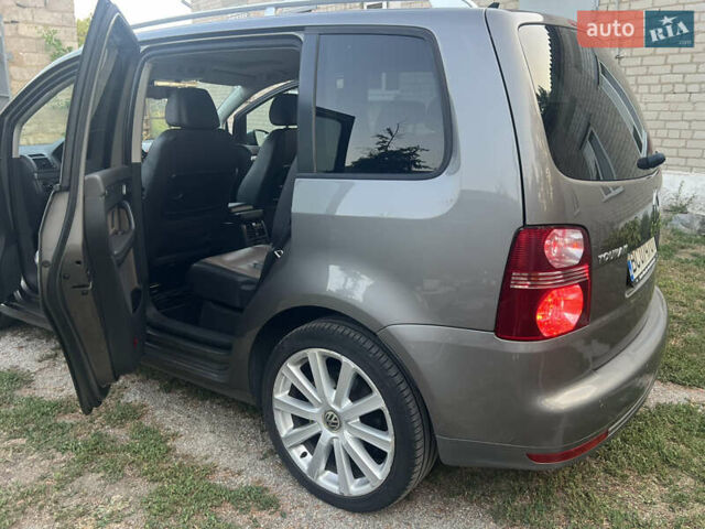Серый Фольксваген Туран, объемом двигателя 1.97 л и пробегом 296 тыс. км за 10500 $, фото 6 на Automoto.ua