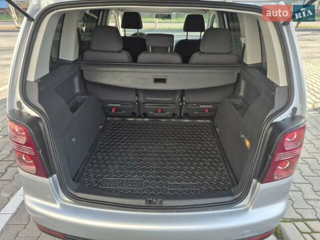 Серый Фольксваген Туран, объемом двигателя 1.9 л и пробегом 238 тыс. км за 9200 $, фото 19 на Automoto.ua