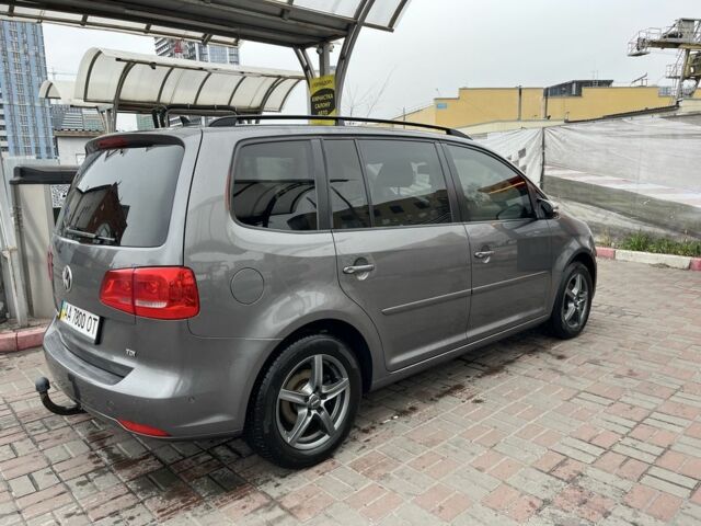 Серый Фольксваген Туран, объемом двигателя 1.6 л и пробегом 259 тыс. км за 9800 $, фото 3 на Automoto.ua