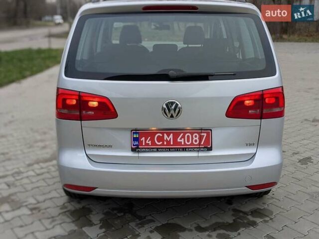 Серый Фольксваген Туран, объемом двигателя 1.4 л и пробегом 274 тыс. км за 7500 $, фото 4 на Automoto.ua