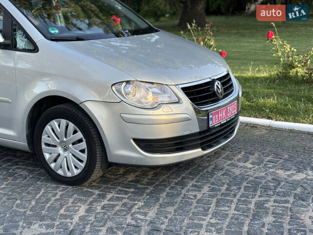 Серый Фольксваген Туран, объемом двигателя 1.4 л и пробегом 242 тыс. км за 6550 $, фото 4 на Automoto.ua