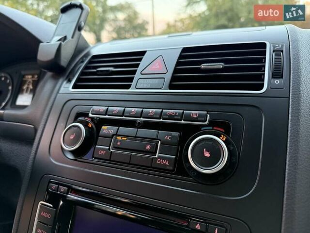 Серый Фольксваген Туран, объемом двигателя 1.4 л и пробегом 167 тыс. км за 9999 $, фото 78 на Automoto.ua