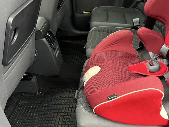 Серый Фольксваген Туран, объемом двигателя 1.6 л и пробегом 259 тыс. км за 9800 $, фото 7 на Automoto.ua