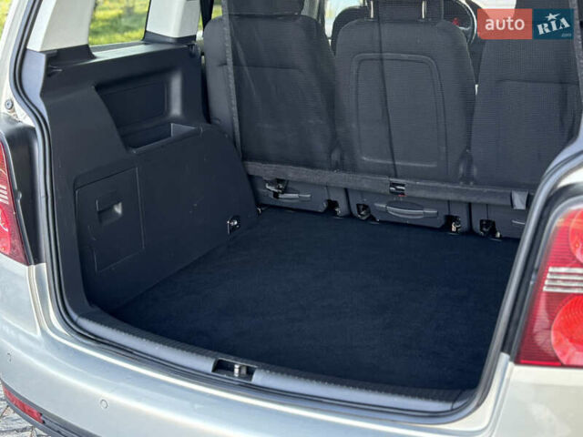 Серый Фольксваген Туран, объемом двигателя 1.4 л и пробегом 242 тыс. км за 6550 $, фото 25 на Automoto.ua