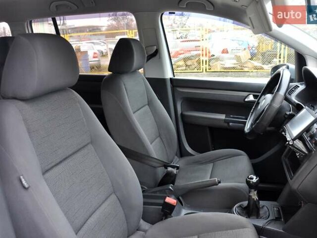 Сірий Фольксваген Туран, об'ємом двигуна 1.9 л та пробігом 172 тис. км за 6999 $, фото 27 на Automoto.ua