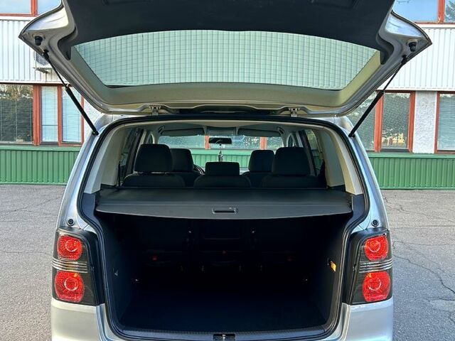 Сірий Фольксваген Туран, об'ємом двигуна 1.4 л та пробігом 136 тис. км за 8500 $, фото 8 на Automoto.ua