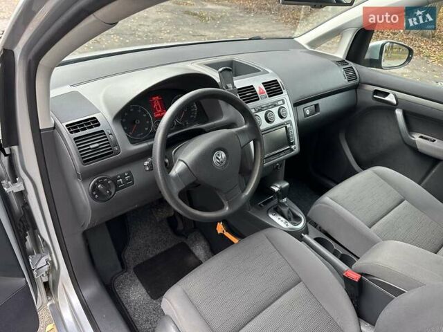 Сірий Фольксваген Туран, об'ємом двигуна 1.39 л та пробігом 216 тис. км за 8500 $, фото 20 на Automoto.ua