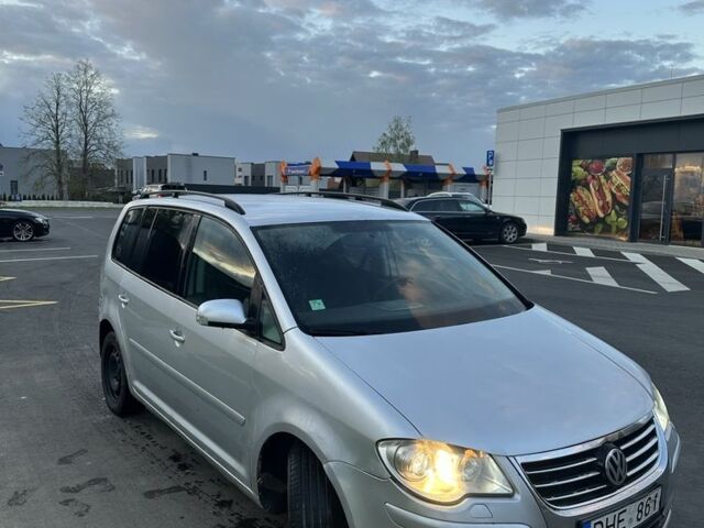 Сірий Фольксваген Туран, об'ємом двигуна 2 л та пробігом 222 тис. км за 2400 $, фото 5 на Automoto.ua