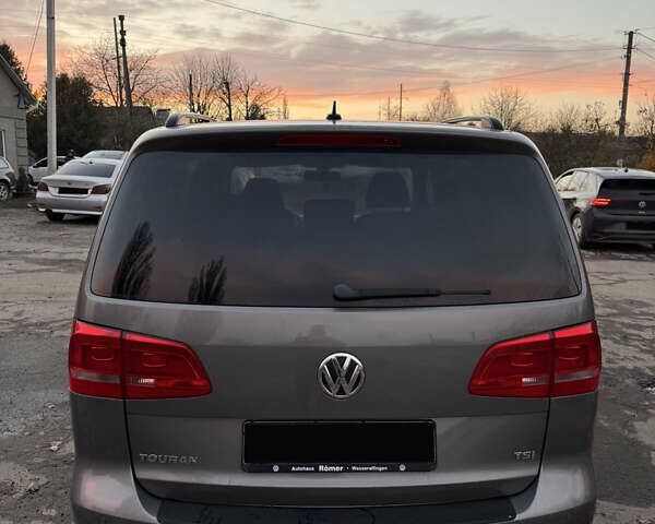 Серый Фольксваген Туран, объемом двигателя 1.4 л и пробегом 286 тыс. км за 8500 $, фото 4 на Automoto.ua