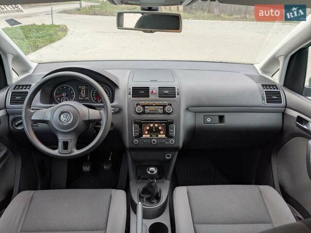 Серый Фольксваген Туран, объемом двигателя 1.4 л и пробегом 274 тыс. км за 7500 $, фото 20 на Automoto.ua