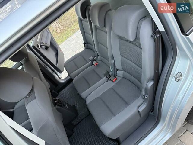 Серый Фольксваген Туран, объемом двигателя 1.4 л и пробегом 167 тыс. км за 9999 $, фото 67 на Automoto.ua