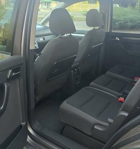 Серый Фольксваген Туран, объемом двигателя 1.6 л и пробегом 284 тыс. км за 9600 $, фото 18 на Automoto.ua