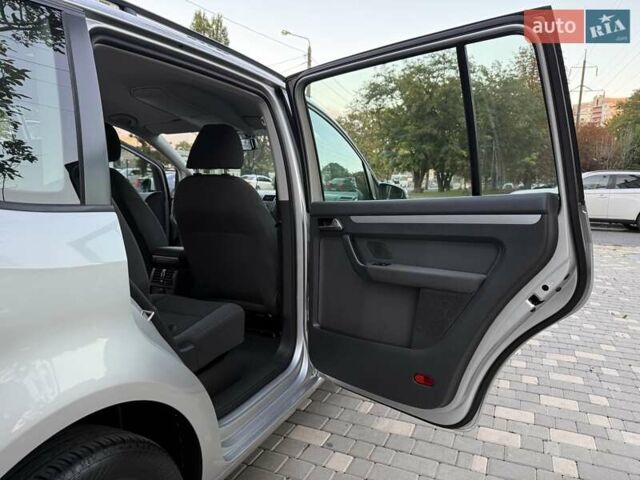 Серый Фольксваген Туран, объемом двигателя 1.4 л и пробегом 167 тыс. км за 9999 $, фото 65 на Automoto.ua