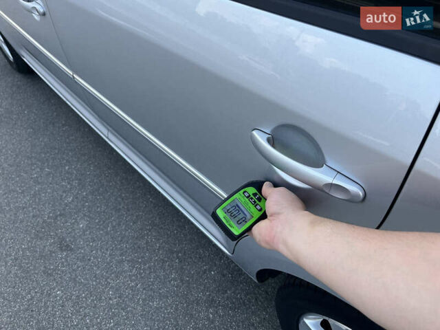 Серый Фольксваген Туран, объемом двигателя 1.4 л и пробегом 179 тыс. км за 8500 $, фото 47 на Automoto.ua