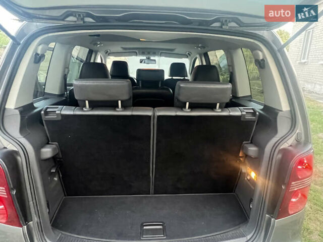 Серый Фольксваген Туран, объемом двигателя 1.97 л и пробегом 296 тыс. км за 10500 $, фото 14 на Automoto.ua