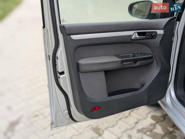 Серый Фольксваген Туран, объемом двигателя 1.4 л и пробегом 274 тыс. км за 7500 $, фото 13 на Automoto.ua