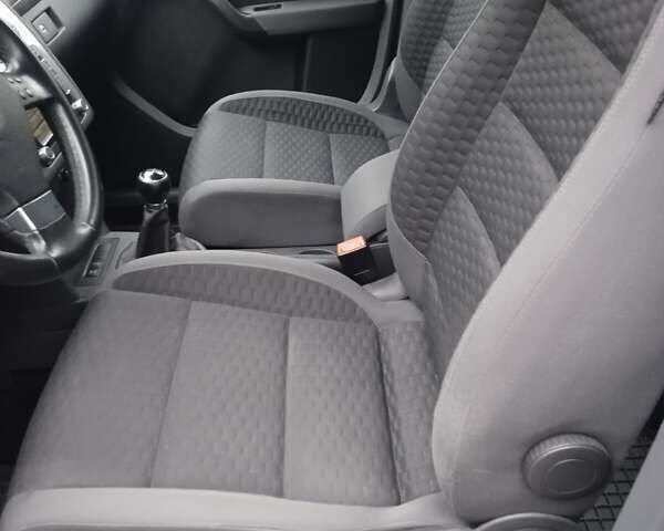 Серый Фольксваген Туран, объемом двигателя 1.9 л и пробегом 316 тыс. км за 8550 $, фото 13 на Automoto.ua