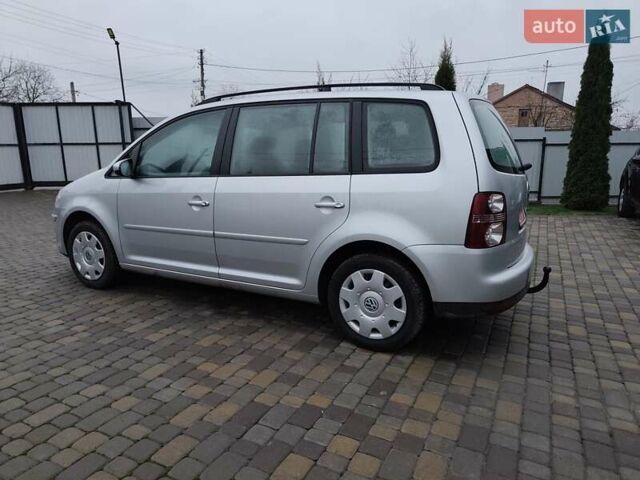 Серый Фольксваген Туран, объемом двигателя 1.4 л и пробегом 270 тыс. км за 6500 $, фото 2 на Automoto.ua