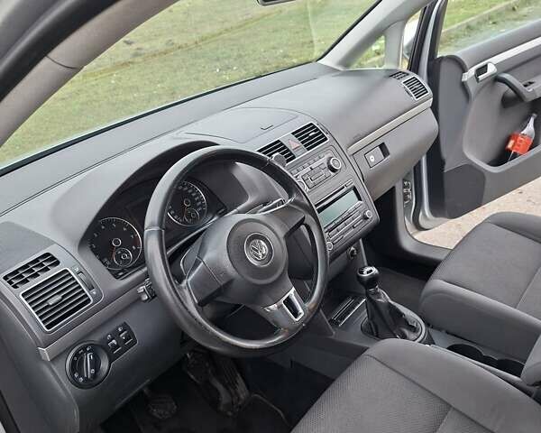 Серый Фольксваген Туран, объемом двигателя 1.39 л и пробегом 274 тыс. км за 7950 $, фото 8 на Automoto.ua