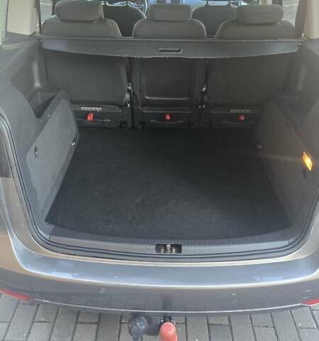 Серый Фольксваген Туран, объемом двигателя 1.6 л и пробегом 284 тыс. км за 9600 $, фото 32 на Automoto.ua