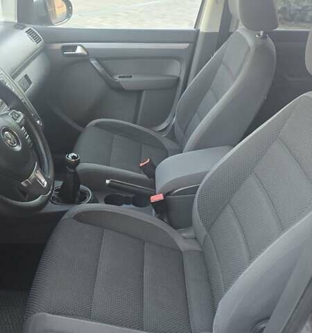 Серый Фольксваген Туран, объемом двигателя 1.6 л и пробегом 284 тыс. км за 9600 $, фото 14 на Automoto.ua