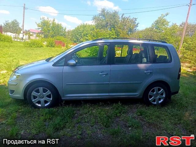 Серый Фольксваген Туран, объемом двигателя 1.4 л и пробегом 228 тыс. км за 7300 $, фото 1 на Automoto.ua