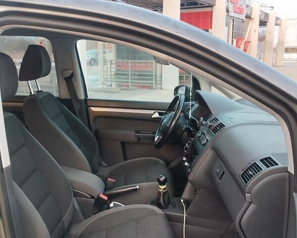 Сірий Фольксваген Туран, об'ємом двигуна 1.97 л та пробігом 270 тис. км за 11300 $, фото 6 на Automoto.ua