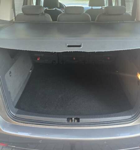 Серый Фольксваген Туран, объемом двигателя 1.6 л и пробегом 284 тыс. км за 9600 $, фото 34 на Automoto.ua