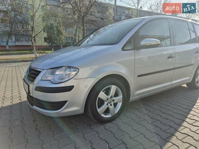 Серый Фольксваген Туран, объемом двигателя 1.9 л и пробегом 238 тыс. км за 9200 $, фото 6 на Automoto.ua