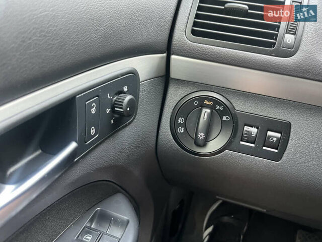 Серый Фольксваген Туран, объемом двигателя 1.4 л и пробегом 179 тыс. км за 8500 $, фото 24 на Automoto.ua