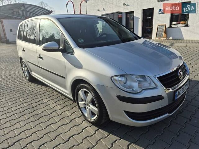 Серый Фольксваген Туран, объемом двигателя 1.9 л и пробегом 238 тыс. км за 9200 $, фото 1 на Automoto.ua