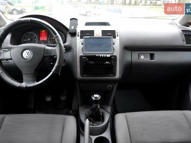 Сірий Фольксваген Туран, об'ємом двигуна 1.9 л та пробігом 172 тис. км за 6999 $, фото 24 на Automoto.ua