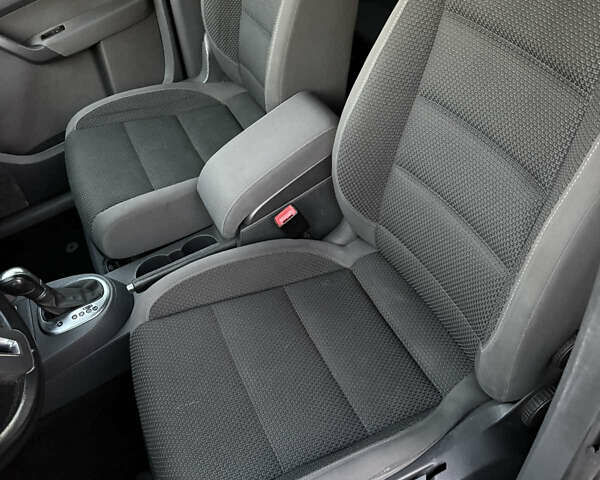 Серый Фольксваген Туран, объемом двигателя 1.4 л и пробегом 286 тыс. км за 8500 $, фото 9 на Automoto.ua