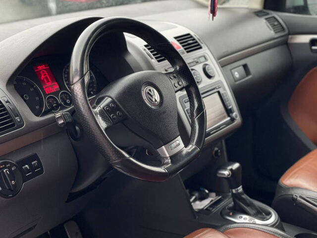 Серый Фольксваген Туран, объемом двигателя 1.4 л и пробегом 262 тыс. км за 8000 $, фото 9 на Automoto.ua