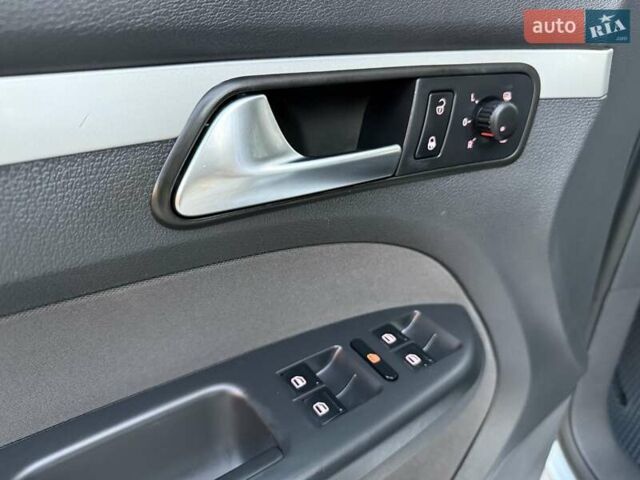 Серый Фольксваген Туран, объемом двигателя 1.4 л и пробегом 167 тыс. км за 9999 $, фото 95 на Automoto.ua