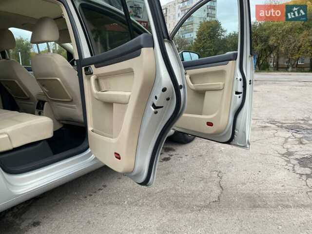 Серый Фольксваген Туран, объемом двигателя 1.39 л и пробегом 168 тыс. км за 9500 $, фото 46 на Automoto.ua