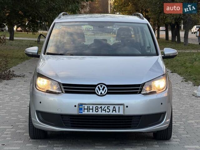 Серый Фольксваген Туран, объемом двигателя 1.4 л и пробегом 167 тыс. км за 9999 $, фото 1 на Automoto.ua