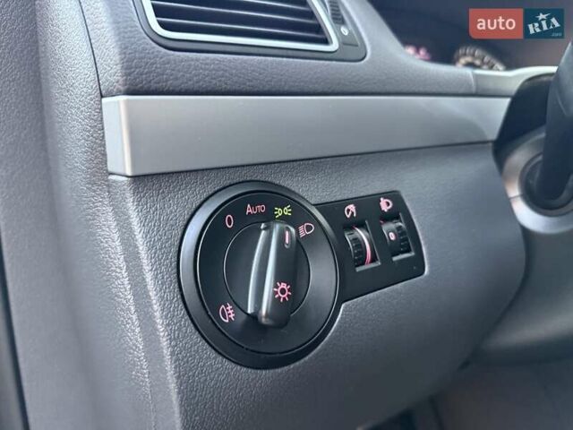 Серый Фольксваген Туран, объемом двигателя 1.4 л и пробегом 167 тыс. км за 9999 $, фото 89 на Automoto.ua