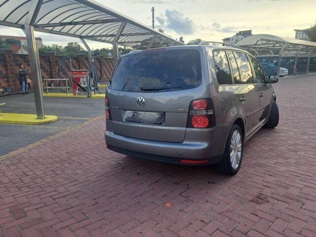 Серый Фольксваген Туран, объемом двигателя 1.4 л и пробегом 216 тыс. км за 4300 $, фото 2 на Automoto.ua