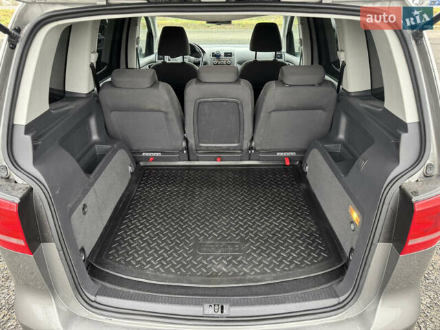 Серый Фольксваген Туран, объемом двигателя 1.6 л и пробегом 315 тыс. км за 9199 $, фото 13 на Automoto.ua