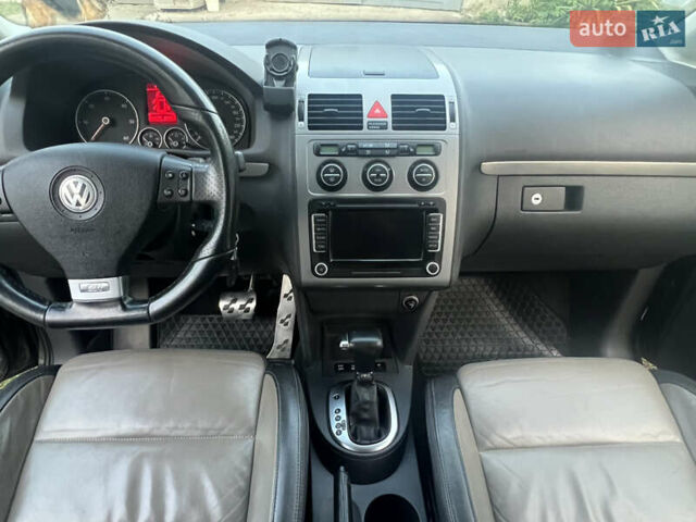 Серый Фольксваген Туран, объемом двигателя 1.97 л и пробегом 296 тыс. км за 10500 $, фото 10 на Automoto.ua