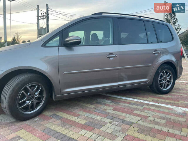 Сірий Фольксваген Туран, об'ємом двигуна 1.6 л та пробігом 230 тис. км за 11500 $, фото 5 на Automoto.ua