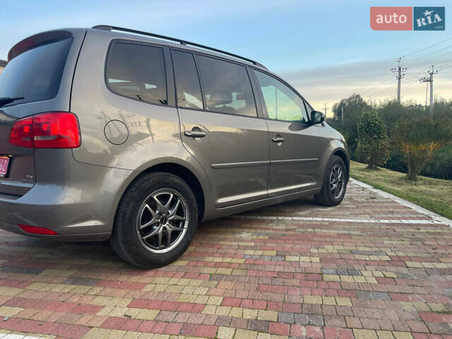 Сірий Фольксваген Туран, об'ємом двигуна 1.6 л та пробігом 230 тис. км за 11500 $, фото 2 на Automoto.ua