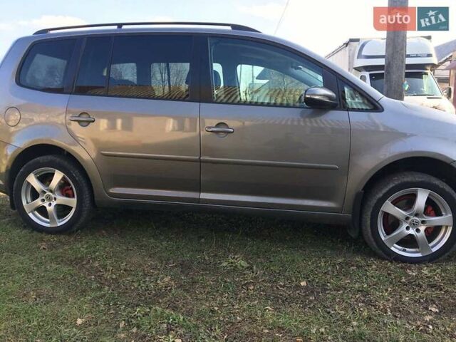 Сірий Фольксваген Туран, об'ємом двигуна 1.39 л та пробігом 333 тис. км за 7999 $, фото 2 на Automoto.ua